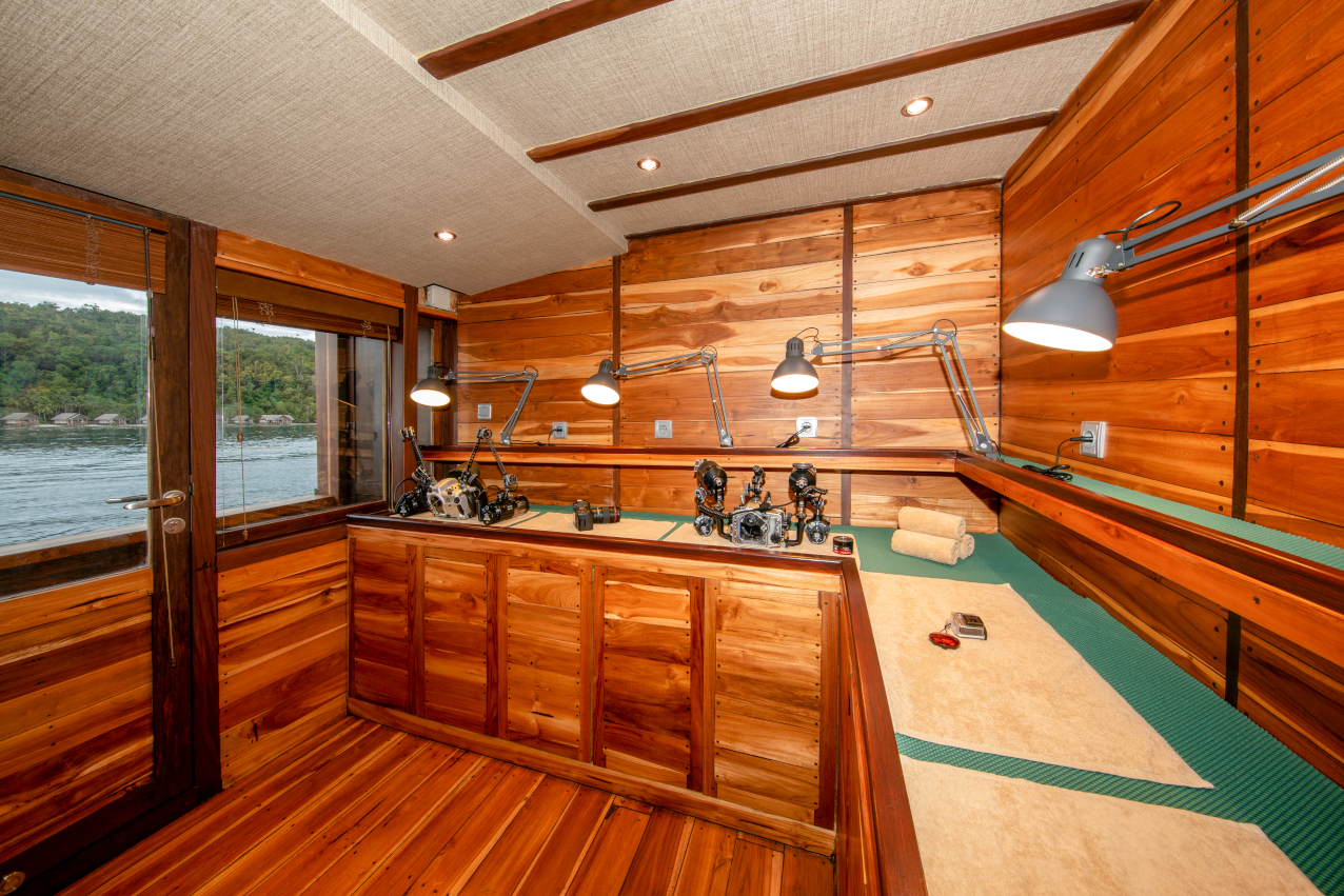 dedicated camera room on the main deck of Coralia Liveaboard